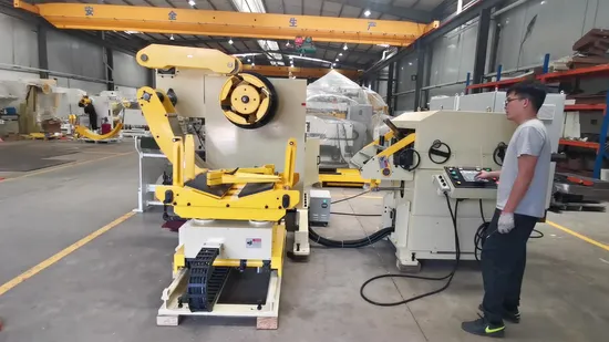 自動コイルシートメタルデコイリングレベリングNCサーボロールフィーダー3 in 1マシン